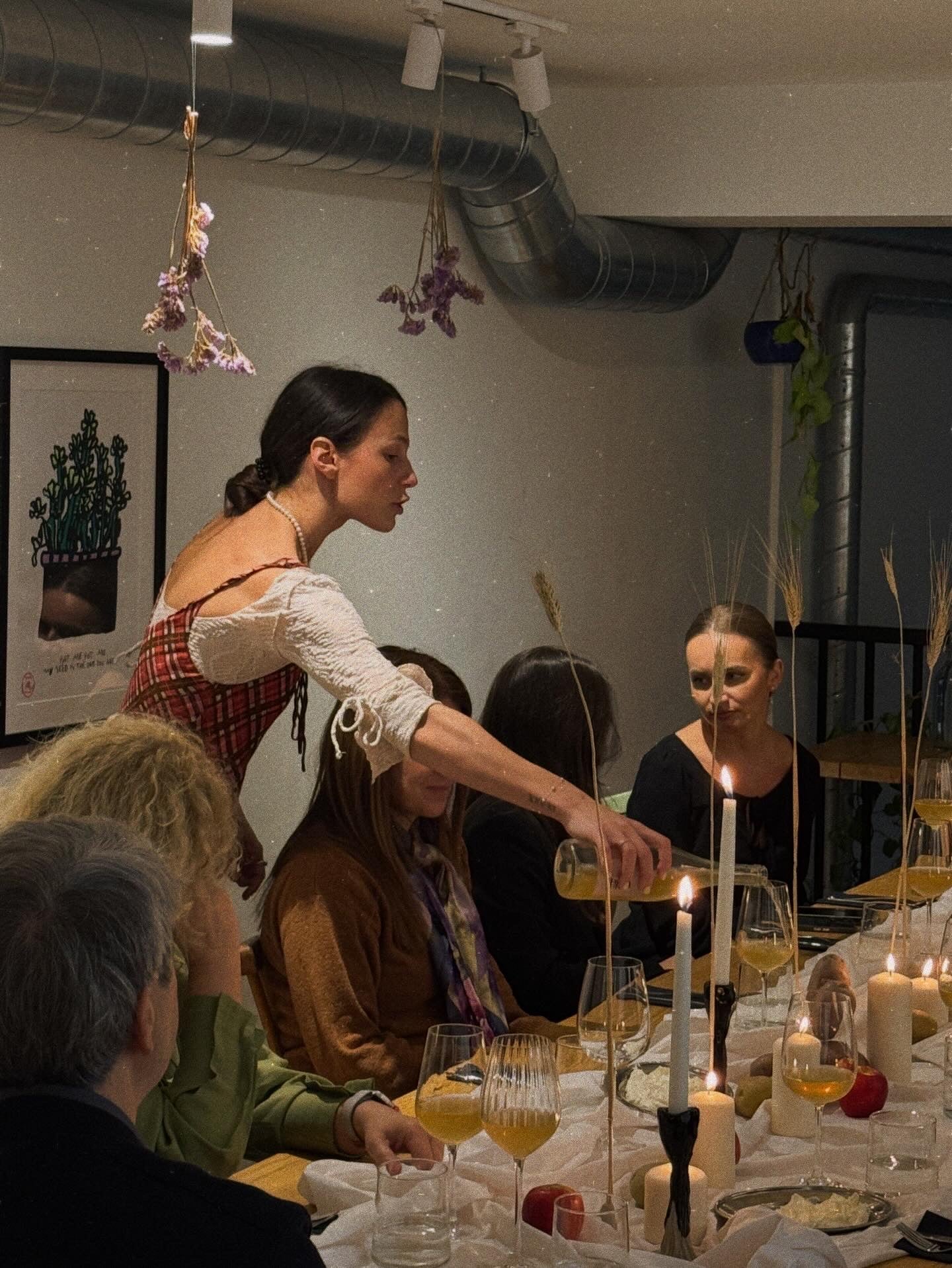 Първи Нов Обред - храна за споделяне и charades